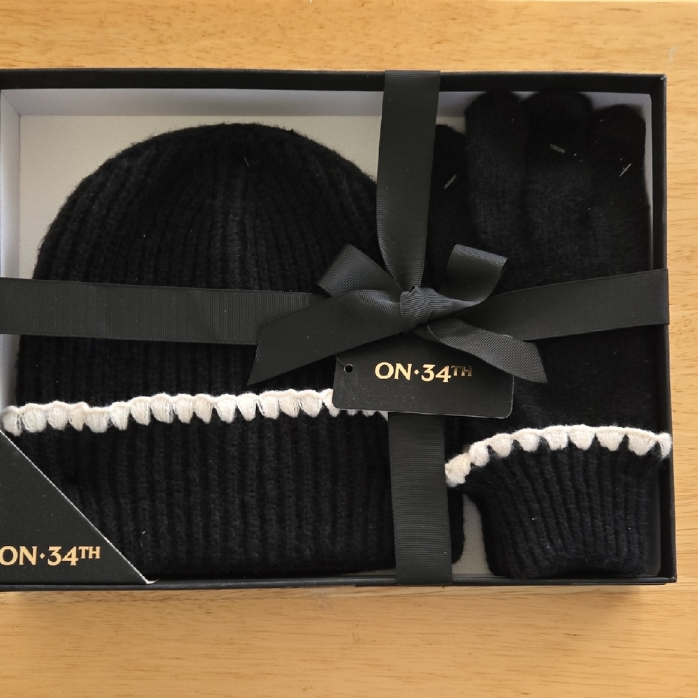 On*34th Hat And Boxed Glove Gift Set
